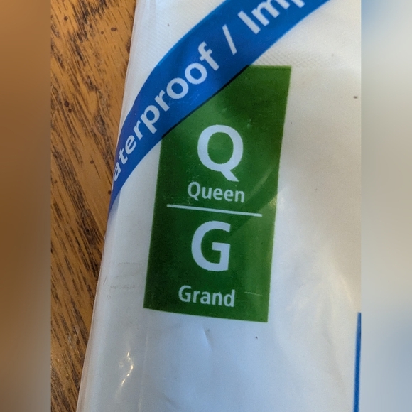 NWT MAINSTAYS Queen Fitted Vinyl Mattress Protector - Picture 3 of 7